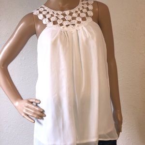 Roper Womens White Sleeveless Top  Knit Neckline